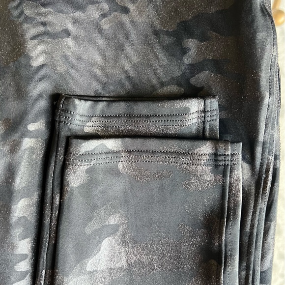 Spanx Faux Leather Camo Leggings Size Medium - Picture 8 of 13